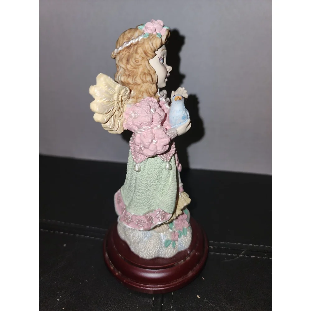 1998 House Of Lloyd Christmas Around The World‎ Caring Angel Figurine